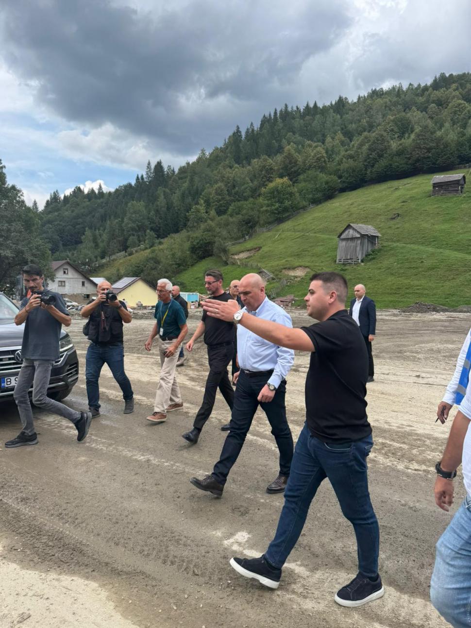 Premierul Ilie Bolojan a făcut o vizită neanunțată la Broșteni  1000961