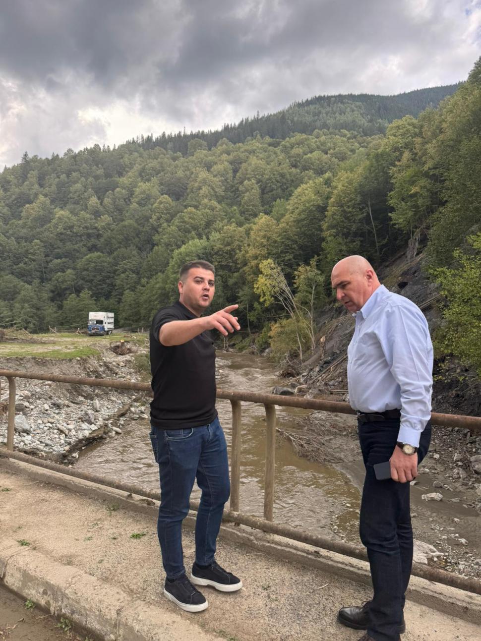 Premierul Ilie Bolojan a făcut o vizită neanunțată la Broșteni  1000962