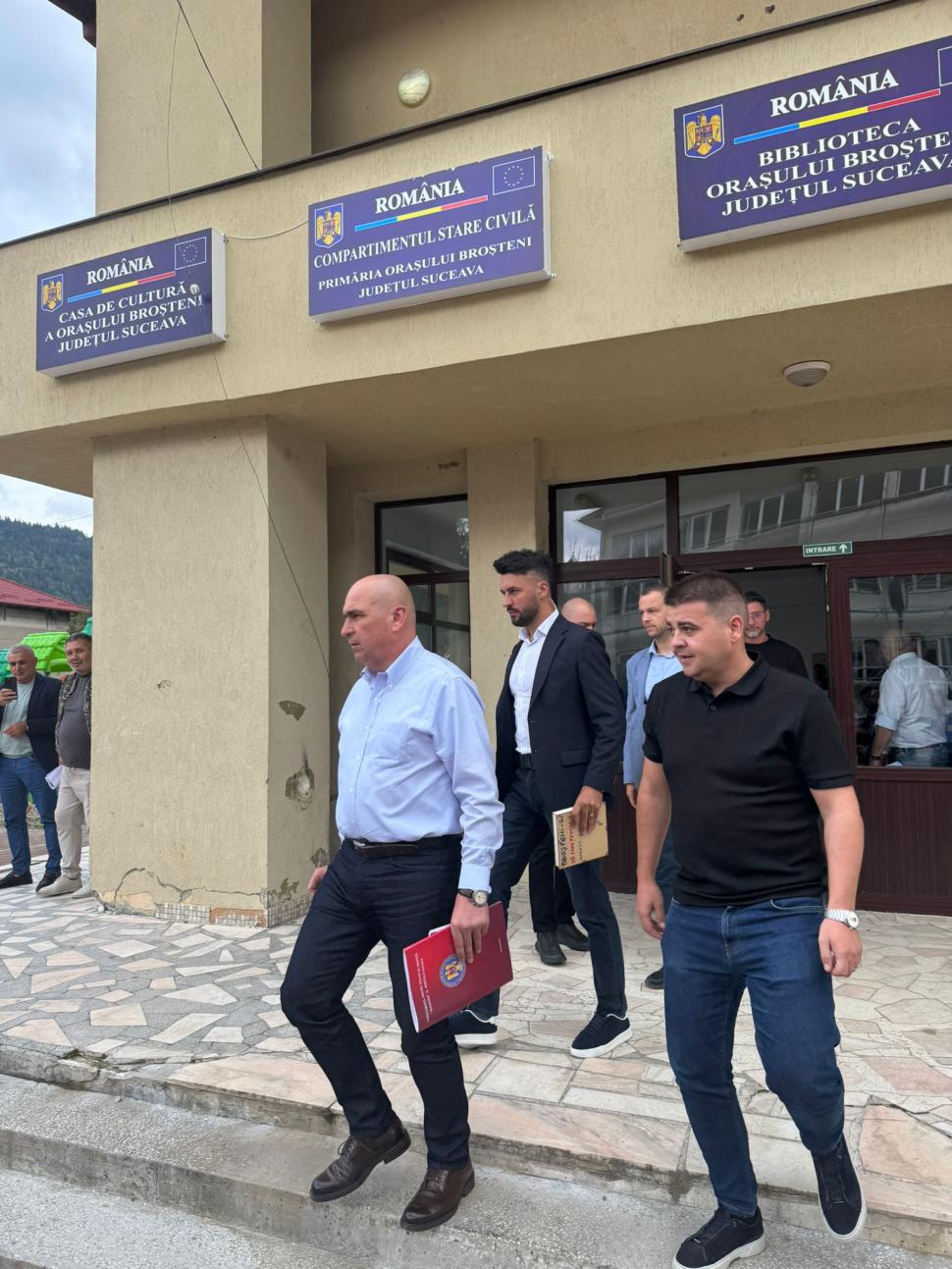 Premierul Ilie Bolojan a făcut o vizită neanunțată la Broșteni  1000964