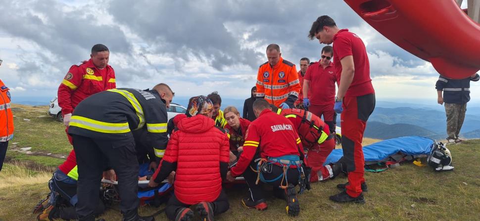 Accident grav în zona montană Portăreasa: 4 oameni au murit, iar altul a fost rănit, după ce maşina lor a căzut într-o prăpastie 1001199