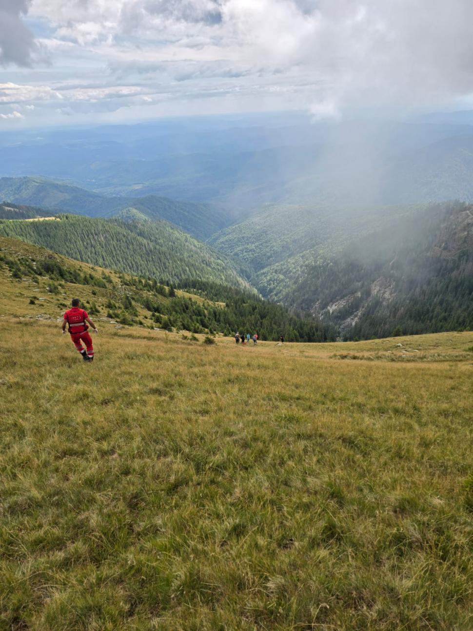 Accident grav în zona montană Portăreasa: 4 oameni au murit, iar altul a fost rănit, după ce maşina lor a căzut într-o prăpastie 1001203