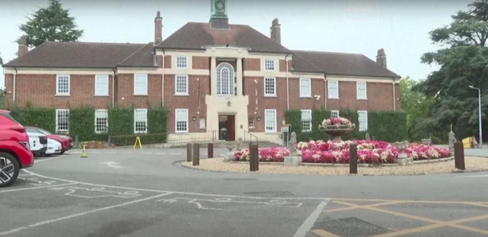 Cel mai vechi spital de psihiatrie din Anglia organizează o nouă expoziție tulburătoare cu lucrări de artă realizate de pacienți 1001100