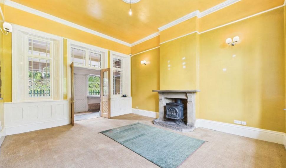 O gară abandonată, veche de 150 de ani, a fost renovată și transformată într-o casă spectaculoasă. Se vinde cu o sumă surprinzătoare 1000832