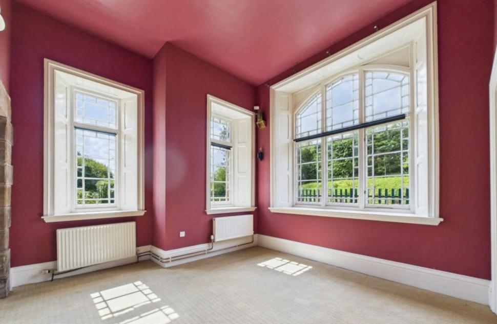 O gară abandonată, veche de 150 de ani, a fost renovată și transformată într-o casă spectaculoasă. Se vinde cu o sumă surprinzătoare 1000834