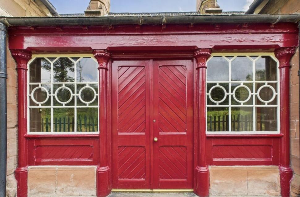 O gară abandonată, veche de 150 de ani, a fost renovată și transformată într-o casă spectaculoasă. Se vinde cu o sumă surprinzătoare 1000843