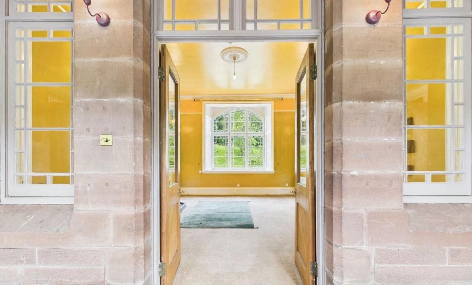 O gară abandonată, veche de 150 de ani, a fost renovată și transformată într-o casă spectaculoasă. Se vinde cu o sumă surprinzătoare 1000844