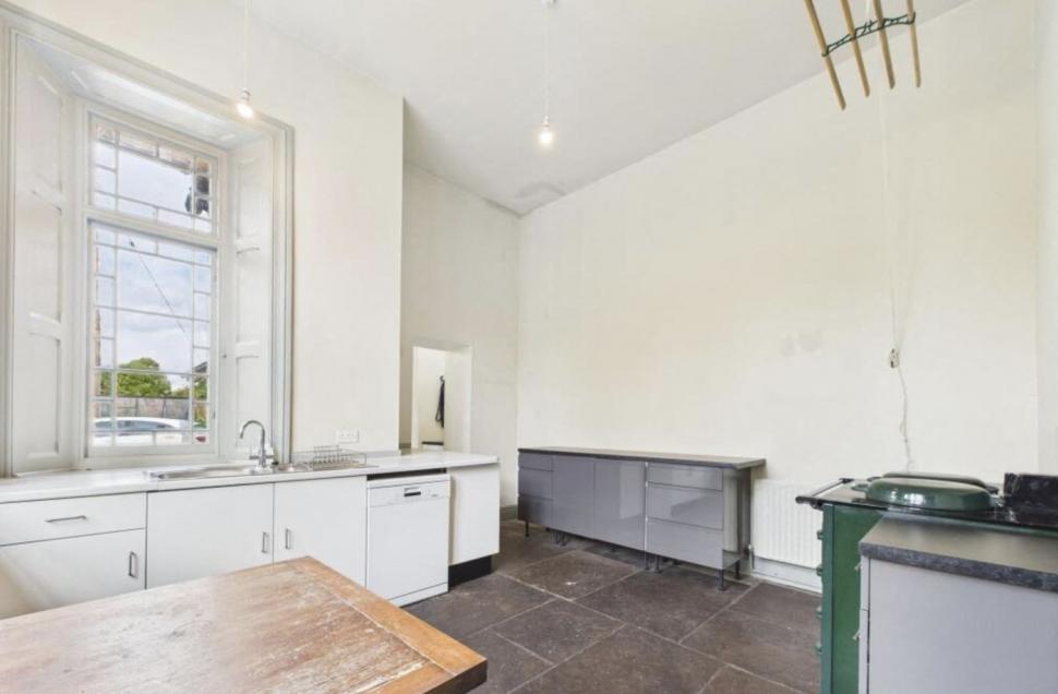 O gară abandonată, veche de 150 de ani, a fost renovată și transformată într-o casă spectaculoasă. Se vinde cu o sumă surprinzătoare 1000847