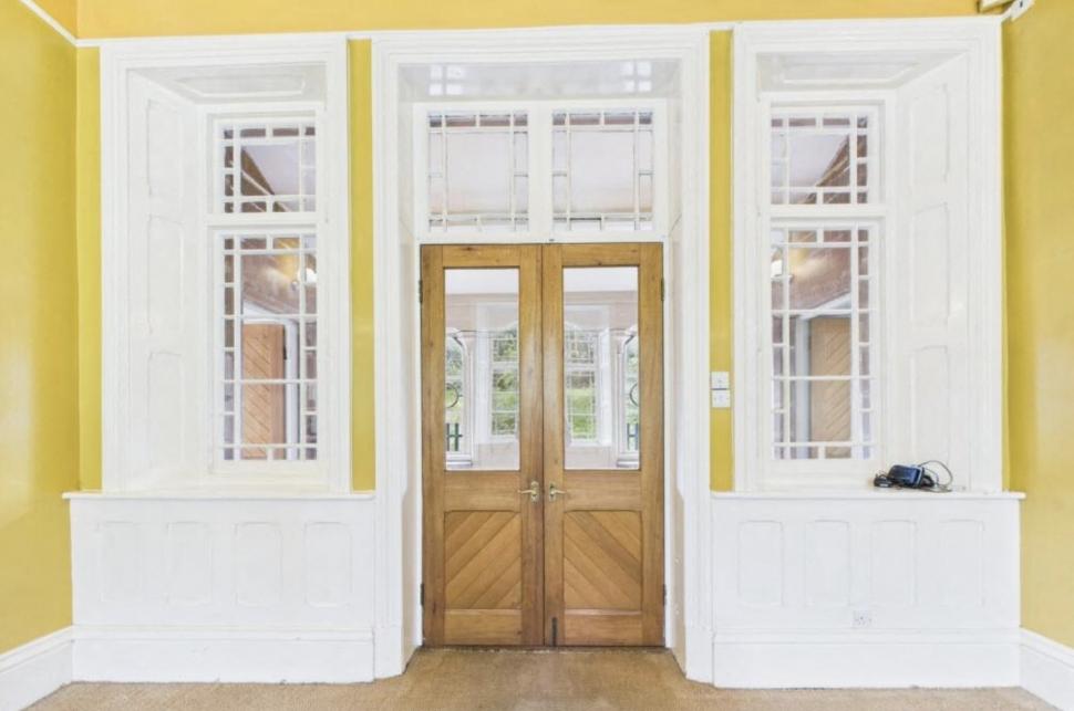 O gară abandonată, veche de 150 de ani, a fost renovată și transformată într-o casă spectaculoasă. Se vinde cu o sumă surprinzătoare 1000848