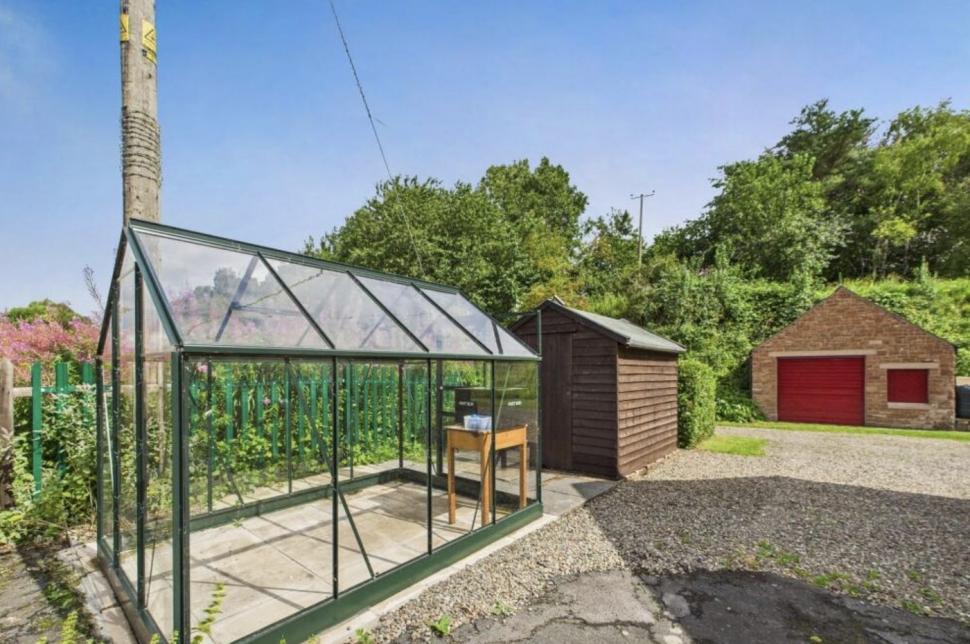 O gară abandonată, veche de 150 de ani, a fost renovată și transformată într-o casă spectaculoasă. Se vinde cu o sumă surprinzătoare 1000849