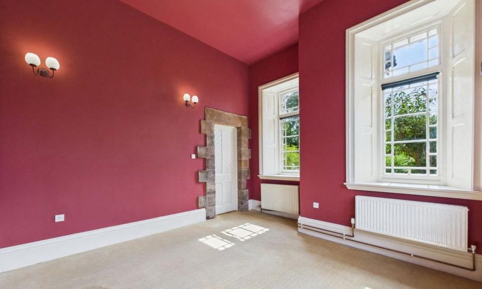 O gară abandonată, veche de 150 de ani, a fost renovată și transformată într-o casă spectaculoasă. Se vinde cu o sumă surprinzătoare 1000851