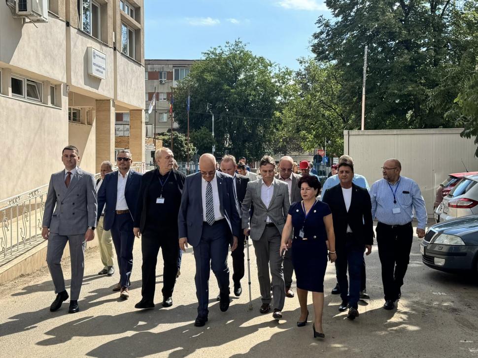 Raed Arafat, la inaugurarea Unității Primiri Urgențe a Spitalului din Alba Iulia: UPU nu e un fast-food medical, să ieşi după 5 minute 1001175