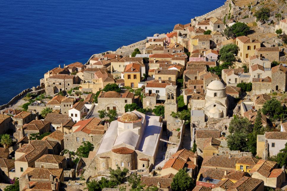 Cel mai vechi oraș-castel locuit continuu din Europa se află în Grecia. O plimbare pe străzile pietruite, o călătorie în trecut 1001239