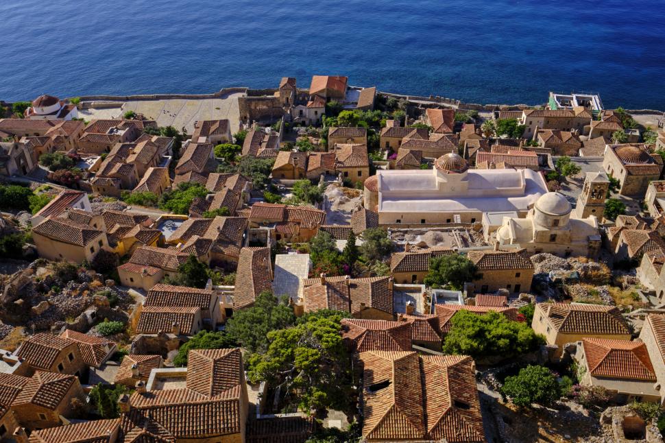 Cel mai vechi oraș-castel locuit continuu din Europa se află în Grecia. O plimbare pe străzile pietruite, o călătorie în trecut 1001240