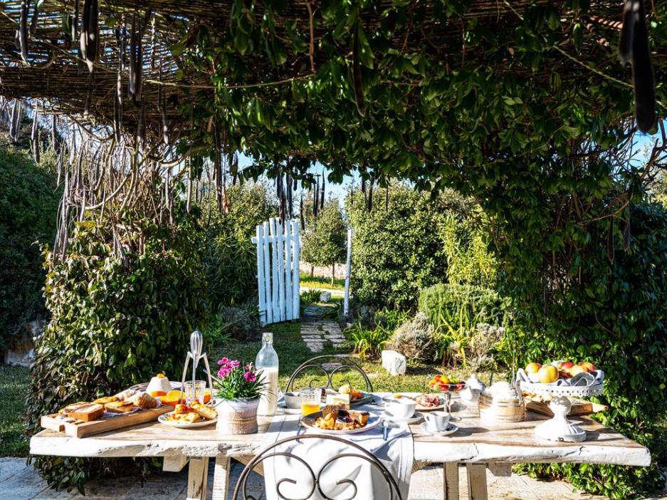 Cum arată locul în care Giorgia Meloni își petrece vacanța de vară. Este însoțită de fiica ei și de fostul partener 1000943