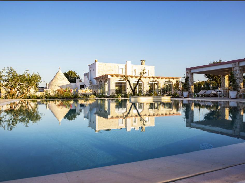 Cum arată locul în care Giorgia Meloni își petrece vacanța de vară. Este însoțită de fiica ei și de fostul partener 1000945