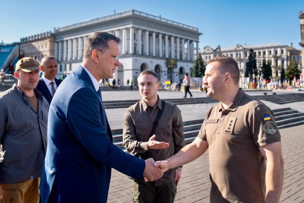 Ionuţ Moşteanu şi Mihai Jurca, la ceremoniile din Kiev: Fiecare zi de rezistenţă ucraineană înseamnă mai multă siguranţă pentru România 1001322