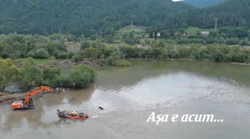 Înainte și după. Imagini cu lacul Izvorul Muntelui, la trei săptămâni după ce a fost acoperit de bușteni, animale moarte și deșeuri 1001440