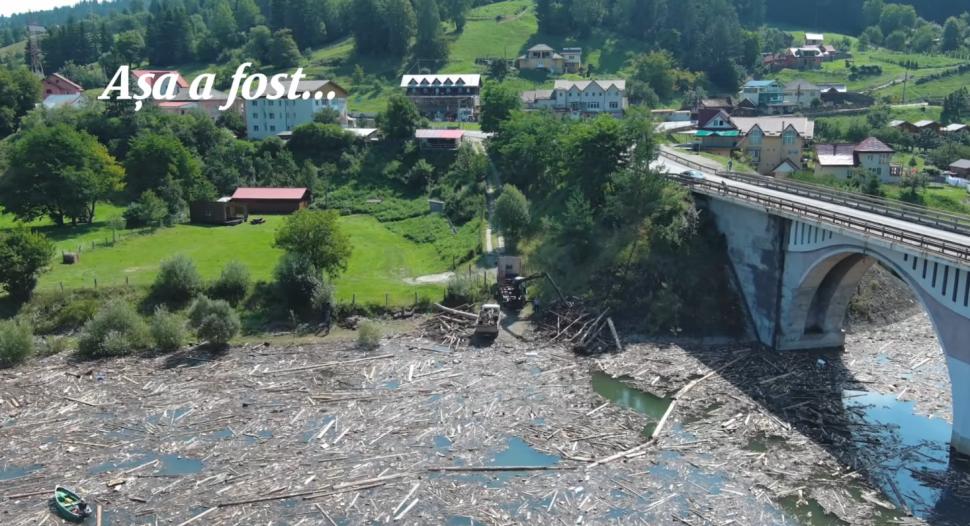 Înainte și după. Imagini cu lacul Izvorul Muntelui, la trei săptămâni după ce a fost acoperit de bușteni, animale moarte și deșeuri 1001445