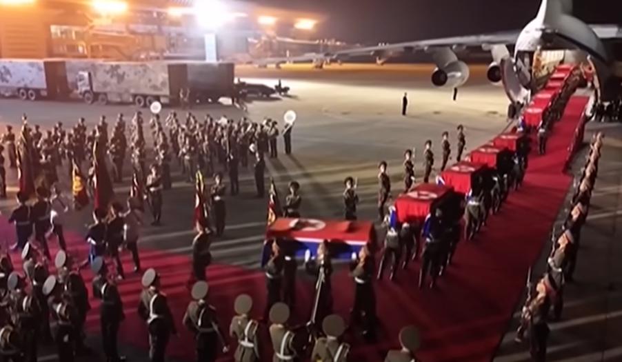 Kim Jong Un izbucnește în lacrimi lângă sicriele soldaților morți în războiul Rusiei. A organizat apoi o ceremonie grandioasă pentru ei 1001615