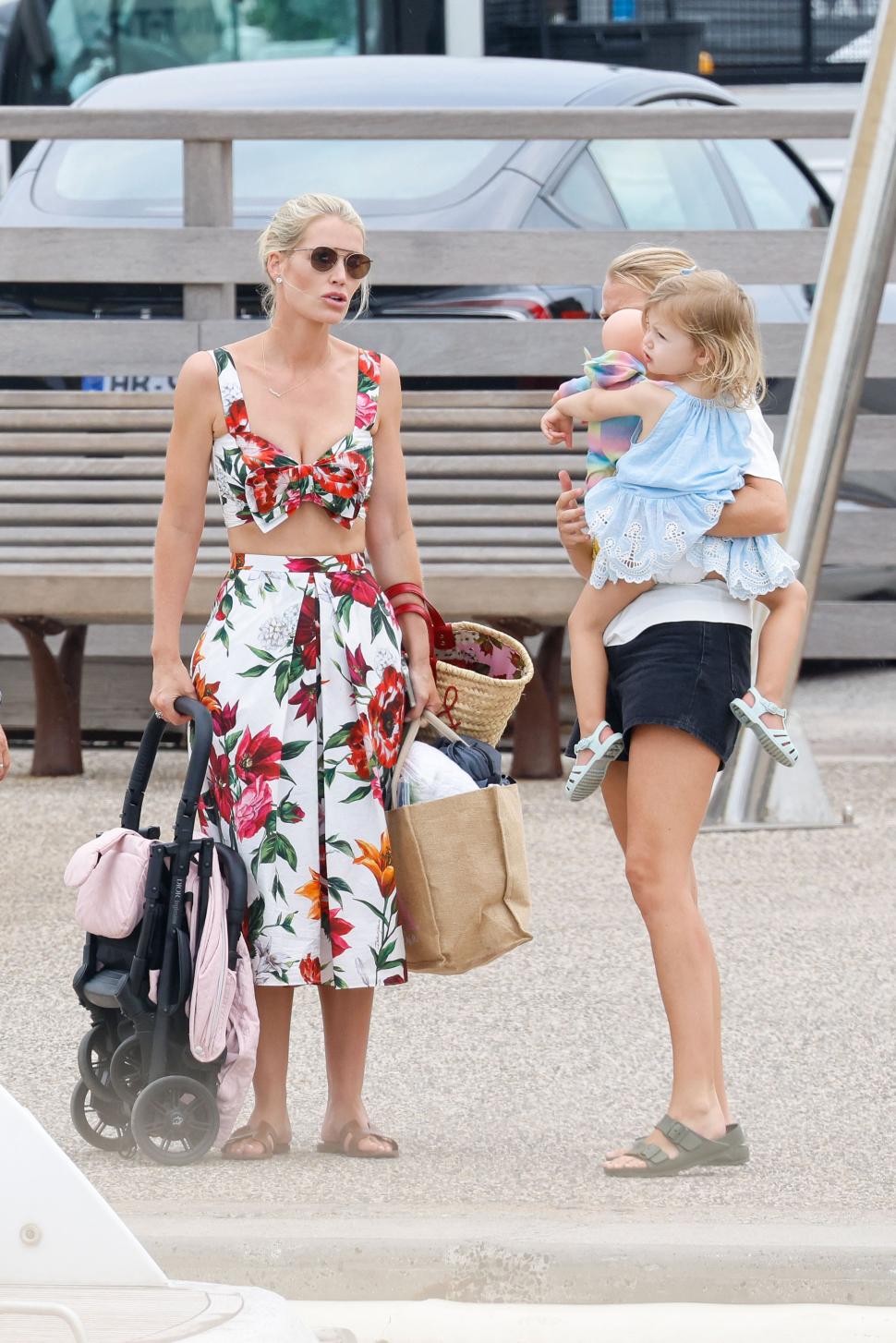 Nepoata prințesei Diana, Kitty Spencer, apariție rară alături de soțul milionar, cu 32 de ani mai în vârstă, și fiica lor, la St-Tropez 1001416