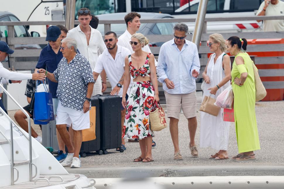Nepoata prințesei Diana, Kitty Spencer, apariție rară alături de soțul milionar, cu 32 de ani mai în vârstă, și fiica lor, la St-Tropez 1001420