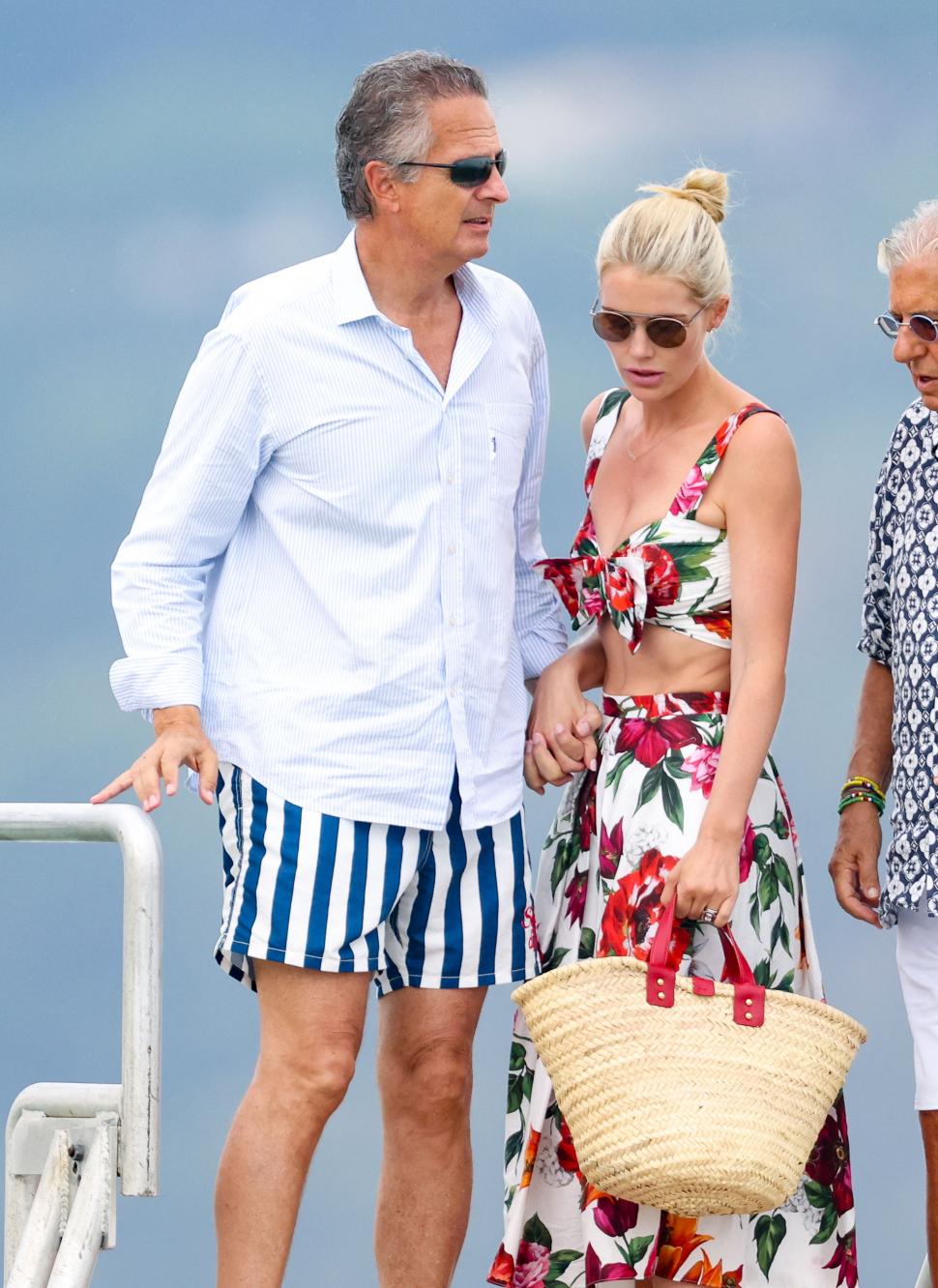 Nepoata prințesei Diana, Kitty Spencer, apariție rară alături de soțul milionar, cu 32 de ani mai în vârstă, și fiica lor, la St-Tropez 1001427