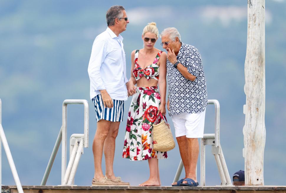 Nepoata prințesei Diana, Kitty Spencer, apariție rară alături de soțul milionar, cu 32 de ani mai în vârstă, și fiica lor, la St-Tropez 1001428
