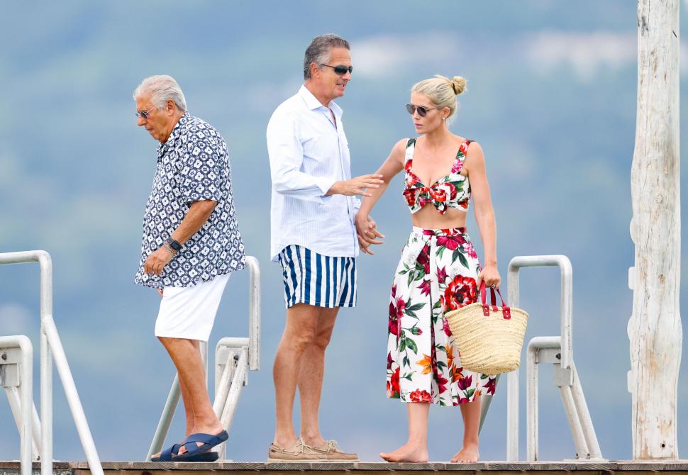 Nepoata prințesei Diana, Kitty Spencer, apariție rară alături de soțul milionar, cu 32 de ani mai în vârstă, și fiica lor, la St-Tropez 1001429