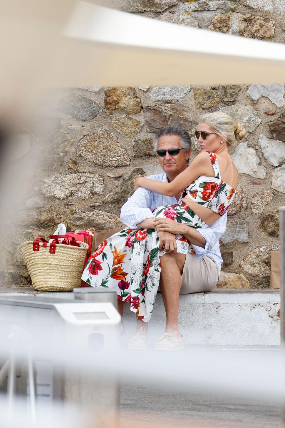 Nepoata prințesei Diana, Kitty Spencer, apariție rară alături de soțul milionar, cu 32 de ani mai în vârstă, și fiica lor, la St-Tropez 1001430