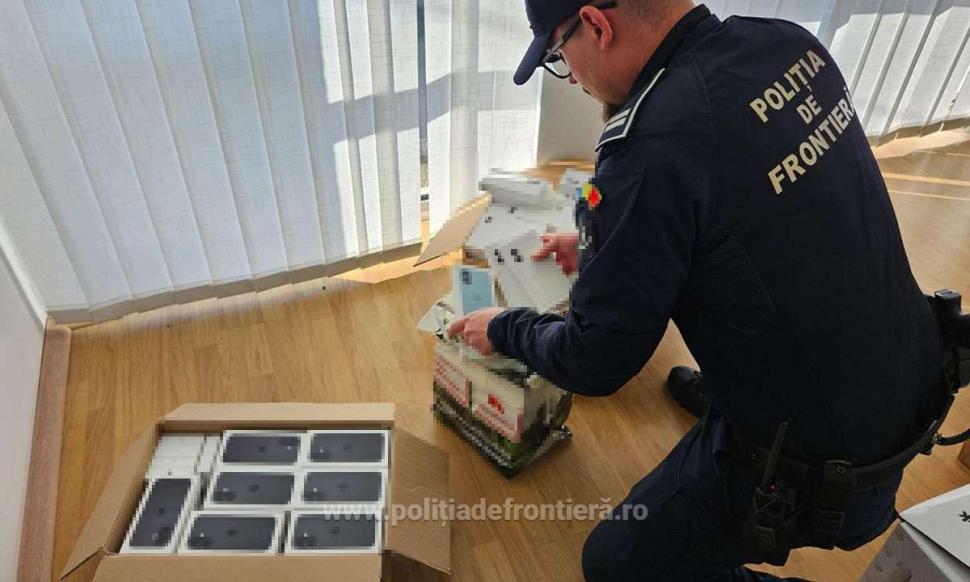 Polițiștii de frontieră au fost uluiți să vadă ce ascundea un șofer ucrainean. Valorează de 14 ori mai mult decât mașina cu care era 1001534