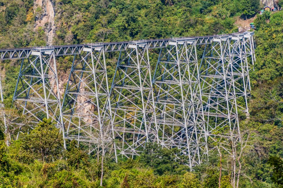 Un pod spectaculos, cel mai înalt viaduct feroviar din lume la inaugurarea sa din 1901, a fost distrus în timpul unui conflict civil 1001565