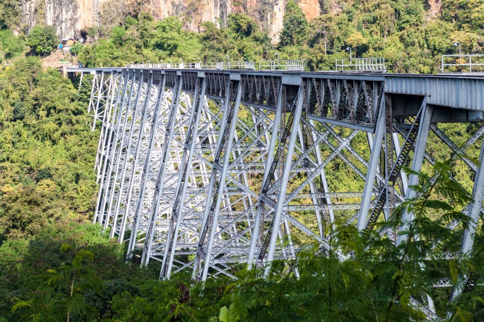 Un pod spectaculos, cel mai înalt viaduct feroviar din lume la inaugurarea sa din 1901, a fost distrus în timpul unui conflict civil 1001567