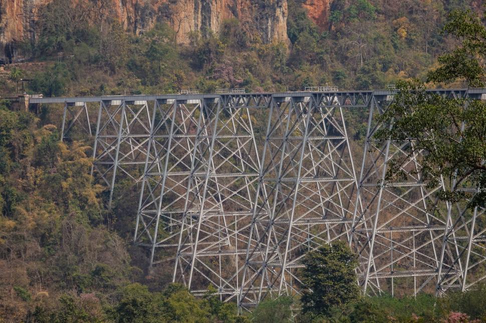 Un pod spectaculos, cel mai înalt viaduct feroviar din lume la inaugurarea sa din 1901, a fost distrus în timpul unui conflict civil 1001568