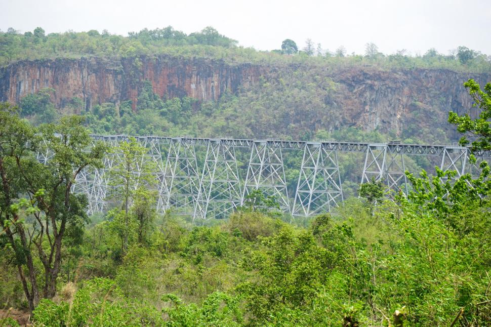 Un pod spectaculos, cel mai înalt viaduct feroviar din lume la inaugurarea sa din 1901, a fost distrus în timpul unui conflict civil 1001571