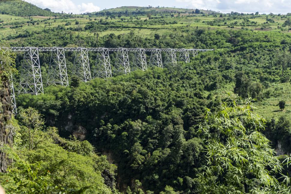 Un pod spectaculos, cel mai înalt viaduct feroviar din lume la inaugurarea sa din 1901, a fost distrus în timpul unui conflict civil 1001576