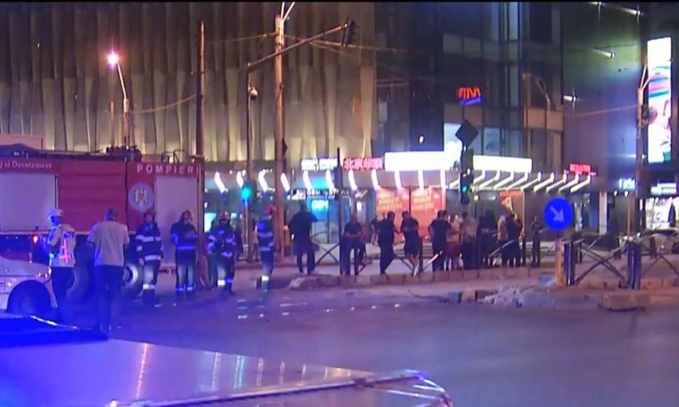 Un șofer a spulberat un refugiu de tramvai după o cursă în mare viteză cu un alt șofer pe străzile Capitalei: "Abia și-a spus numele" 1001700