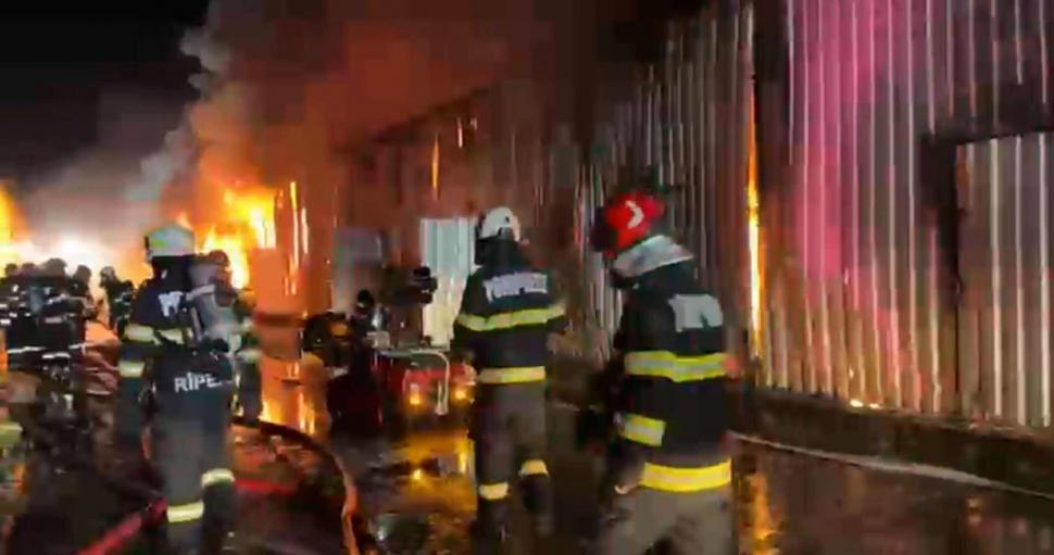 Cât de poluat a fost aerul din București, după incendiul de la Dragonul Roșu. Ministrul Mediului anunță valorile uriașe 1002200