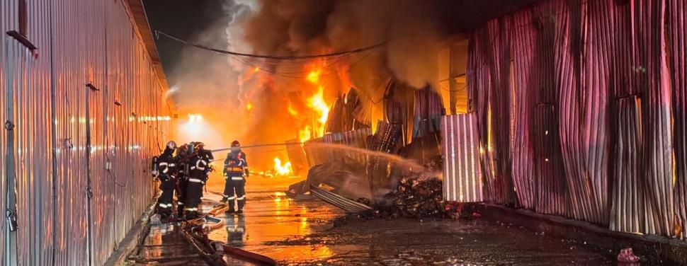 Cât de poluat a fost aerul din București, după incendiul de la Dragonul Roșu. Ministrul Mediului anunță valorile uriașe 1002201