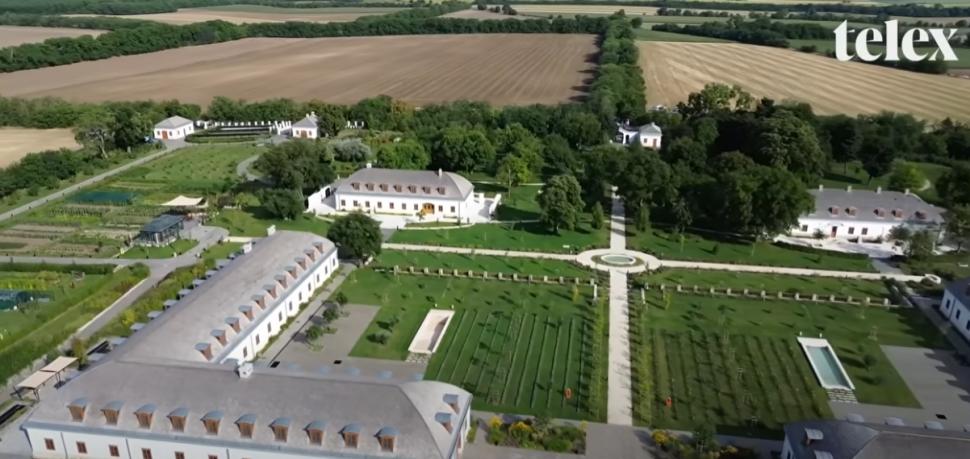 Imagini virale cu palatul lui Viktor Orban. Un deputat a intrat pe moșie și a filmat tot: „E un castel, luxul e în exces” 1002262