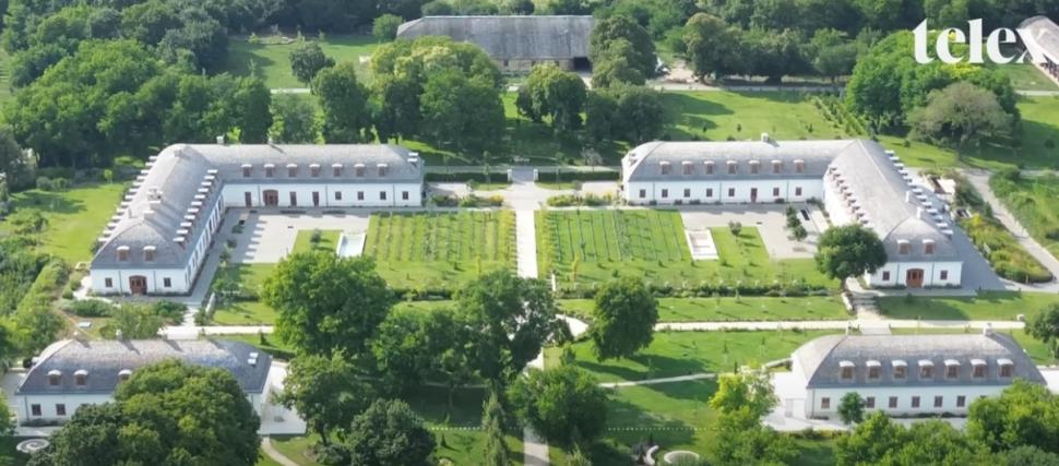 Imagini virale cu palatul lui Viktor Orban. Un deputat a intrat pe moșie și a filmat tot: „E un castel, luxul e în exces” 1002269