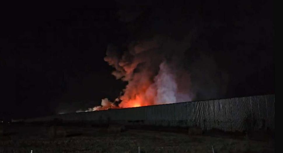 „Ne-a nenorocit”. Incendiul de la Dragonul Roșu a cuprins 3.800 metri pătrați și a ars toată marfa comercianților 1002007