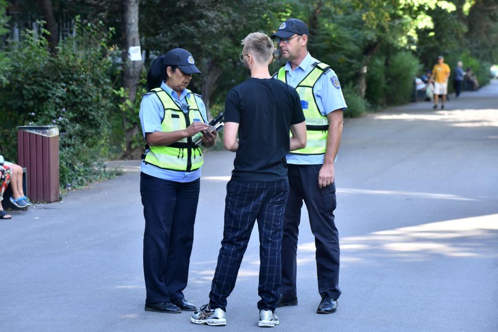 „Riști o amendă”: Unele tomberoane pentru reciclabile din București „vorbesc” cu oamenii și îi avertizează dacă încalcă regulile 1002131