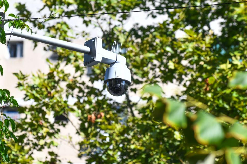 „Riști o amendă”: Unele tomberoane pentru reciclabile din București „vorbesc” cu oamenii și îi avertizează dacă încalcă regulile 1002132