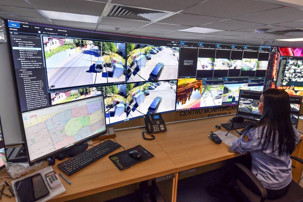 „Riști o amendă”: Unele tomberoane pentru reciclabile din București „vorbesc” cu oamenii și îi avertizează dacă încalcă regulile 1002133