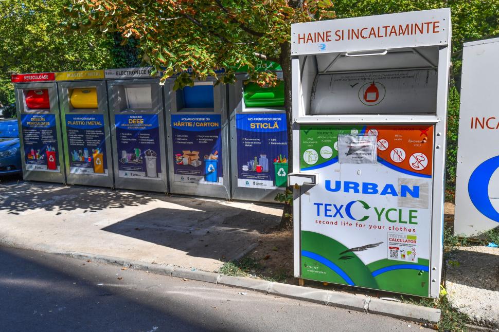 „Riști o amendă”: Unele tomberoane pentru reciclabile din București „vorbesc” cu oamenii și îi avertizează dacă încalcă regulile 1002135