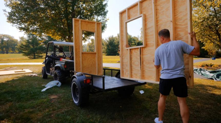 Un bărbat a construit o casă „de lux”, de 1,8 metri pătrați, cu dormitor și bucătărie. Cum arată în interior locuința cât un dulap 1002149