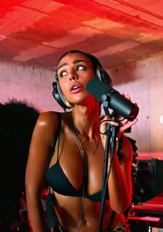 „Abia aștept să auziți ce urmează”. Mădălina Ghenea, într-o nouă ipostază incendiară. A transmis un mesaj misterios 1002457