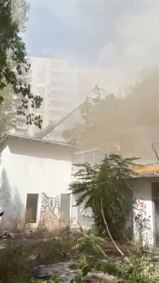 Incendiu cu degajări mari de fum, în zona Calea Victoriei din București. S-a trimis mesaj Ro-Alert: „Ocoliți zona” 1002478