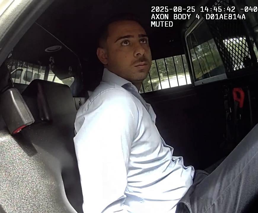 Român arestat în SUA după ce poliția a văzut la mâna fiului lui de 10 ani un Rolex de 40.000 $. Ce s-a aflat despre Marcu Rostaș  1002552