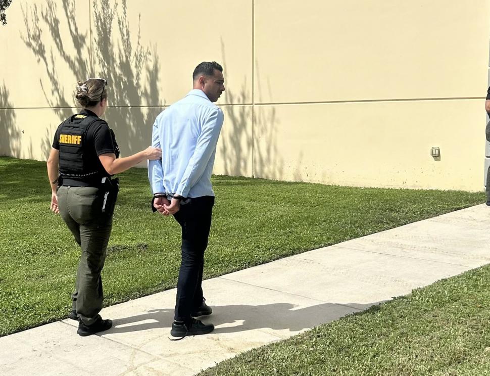 Român arestat în SUA după ce poliția a văzut la mâna fiului lui de 10 ani un Rolex de 40.000 $. Ce s-a aflat despre Marcu Rostaș  1002556